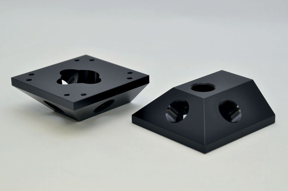 黒POM切削加工品