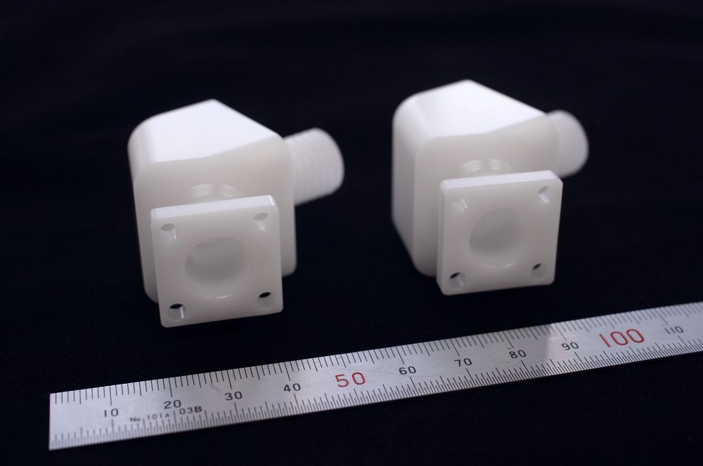 POM切削加工工程｜マシニング加工にて3D形状加工の様子