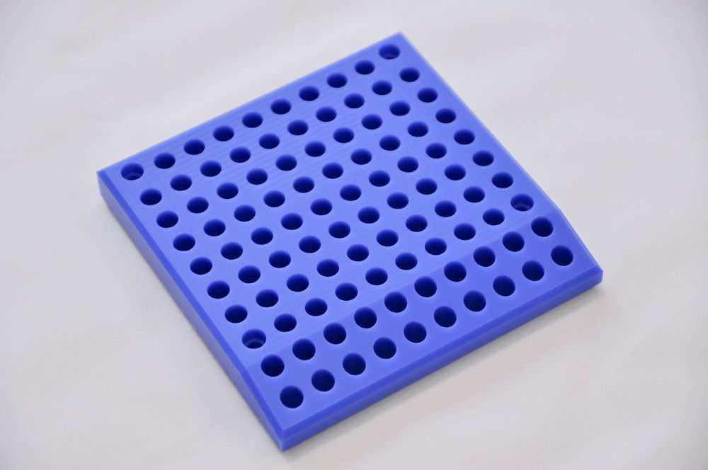 MCナイロン（MC901）切削加工品 テーパー15°・φ9穴64個（左斜め上）