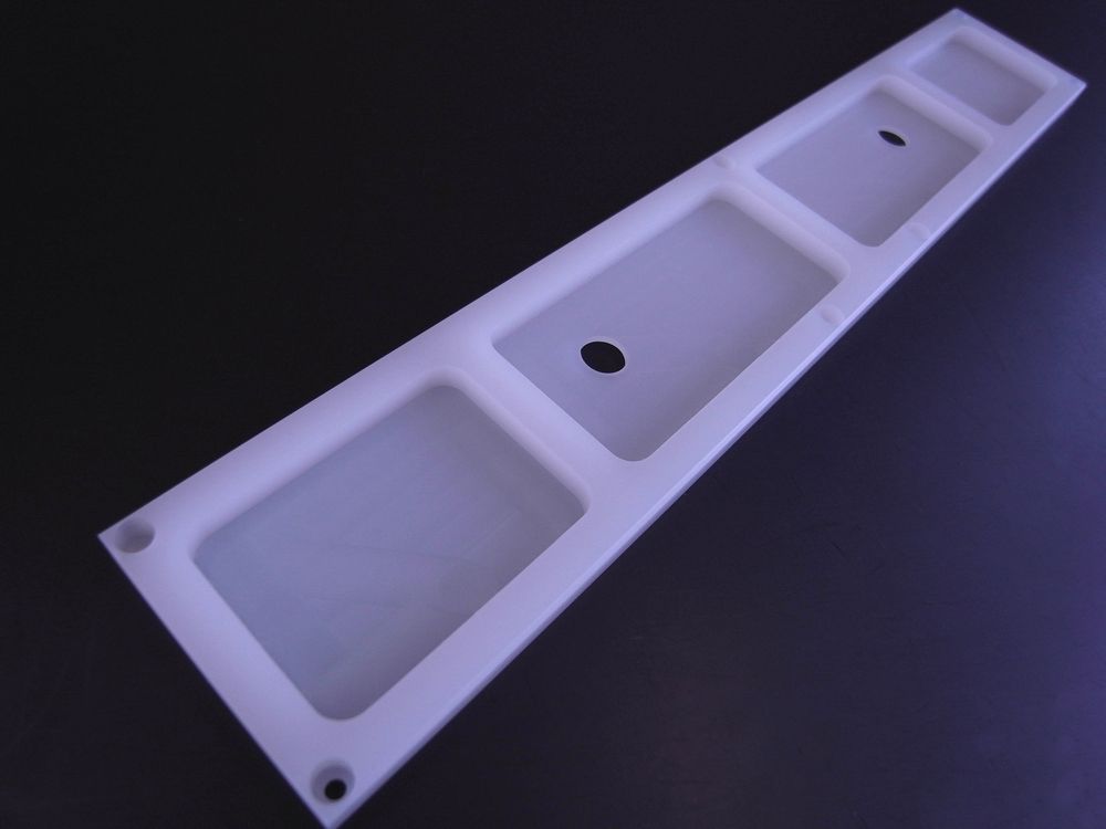 PP切削加工プレート 8t 328×56 貫通2穴 面取り